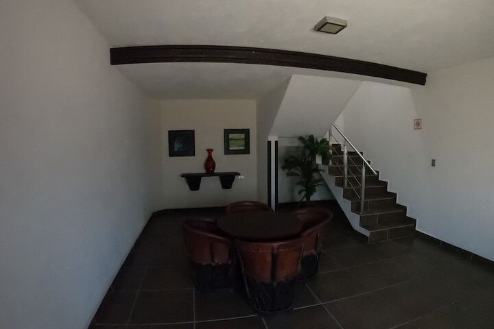Room 21 of 40