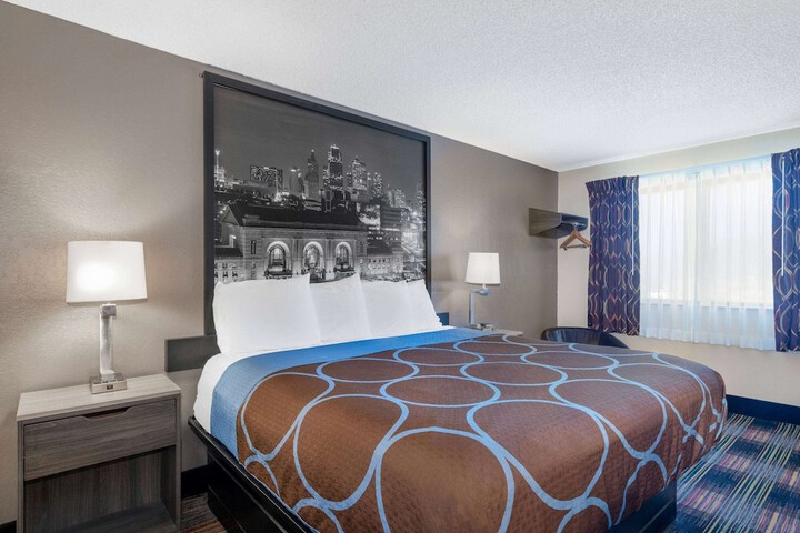 1 King Bed (5 of 14)
