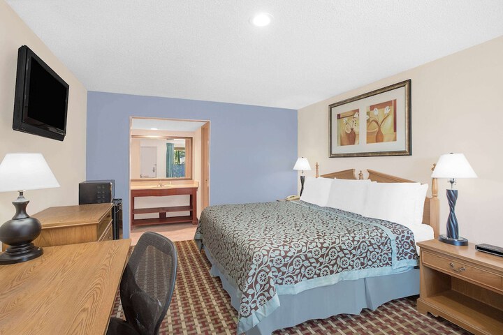 2 Queen Beds (4 of 4)