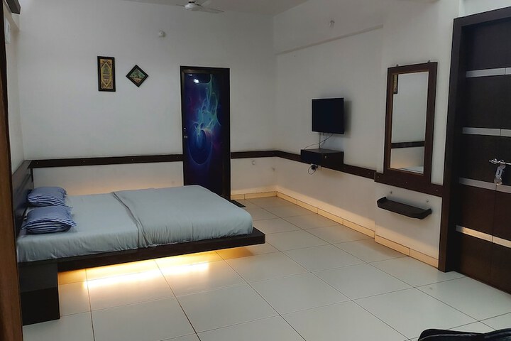 Room 28 of 65