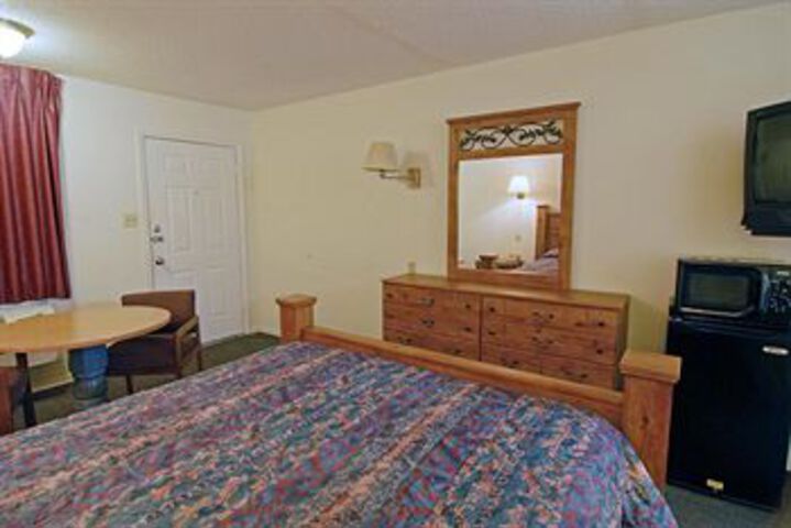 Room 7 of 10