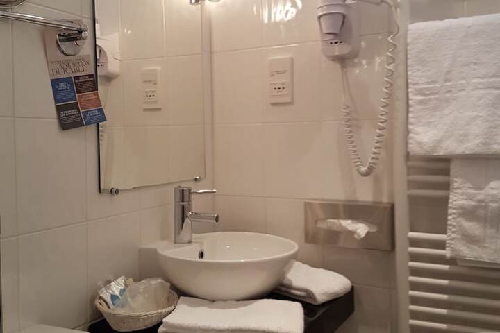 Room 131 of 225