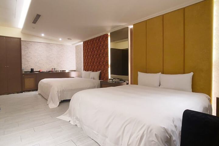 Room 10 of 38