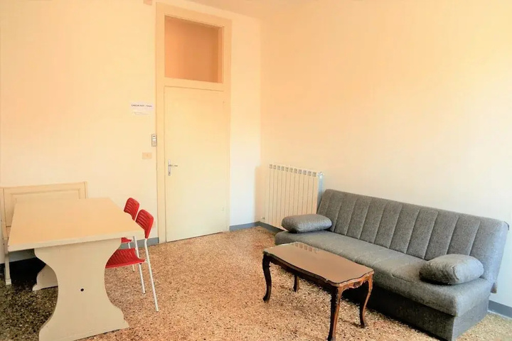 Room 5 of 10