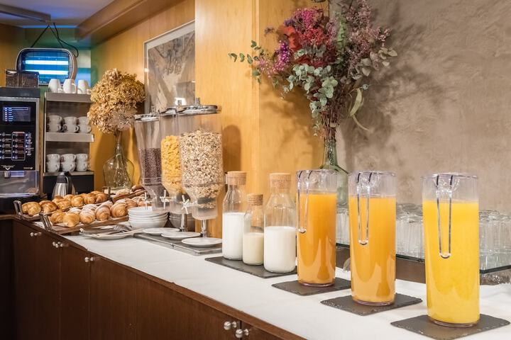 Breakfast buffet