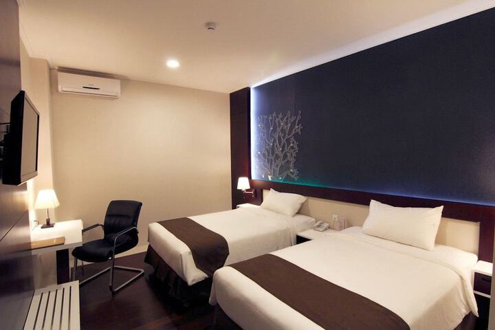 Room 12 of 52
