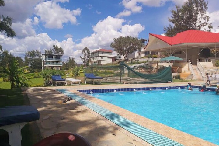 Pool 10 of 26