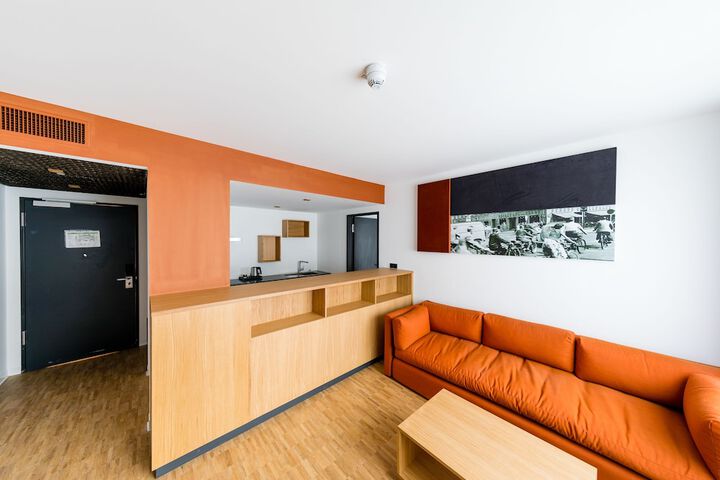 Room 46 of 83