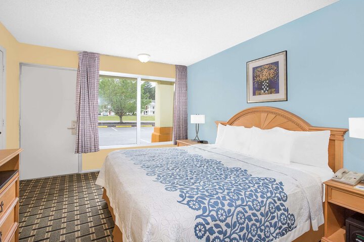 1 King Bed (6 of 11)