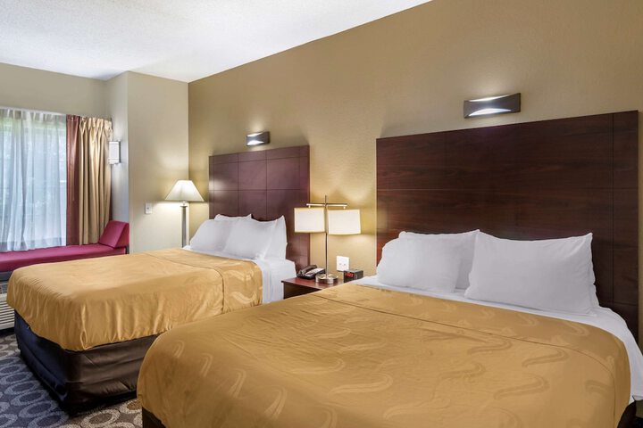 1 Queen Bed (2 of 22)