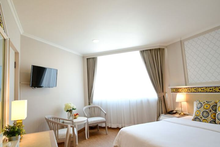 Room 27 of 65
