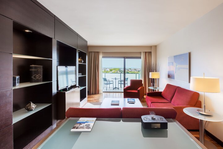 Room 13 of 64