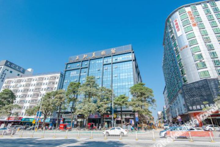 Huacheng Business Hotel