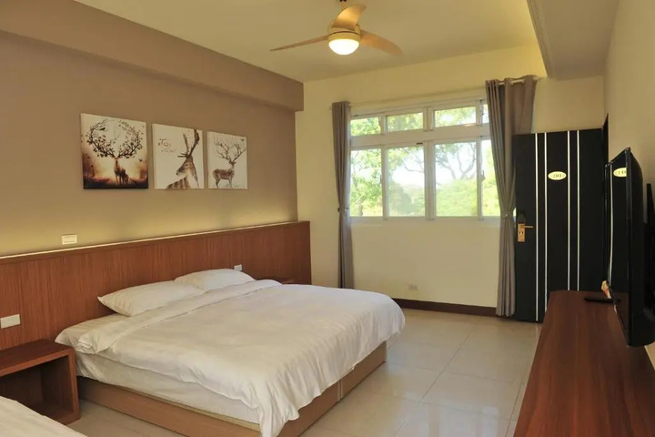 Room 5 of 14