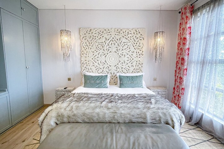 Room 12 of 160
