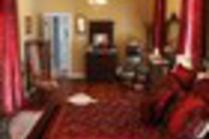 Room 32 of 123