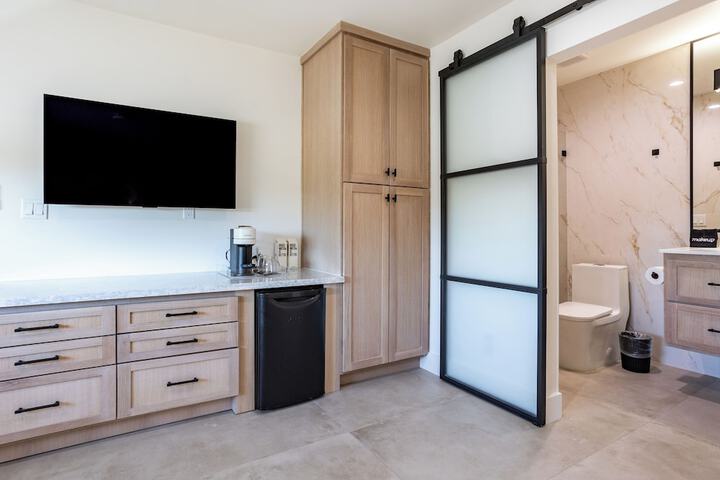 Room 9 of 33