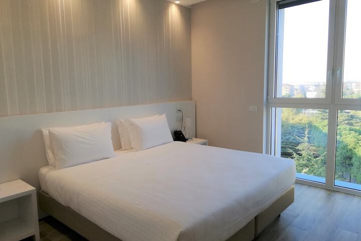 Room 10 of 47