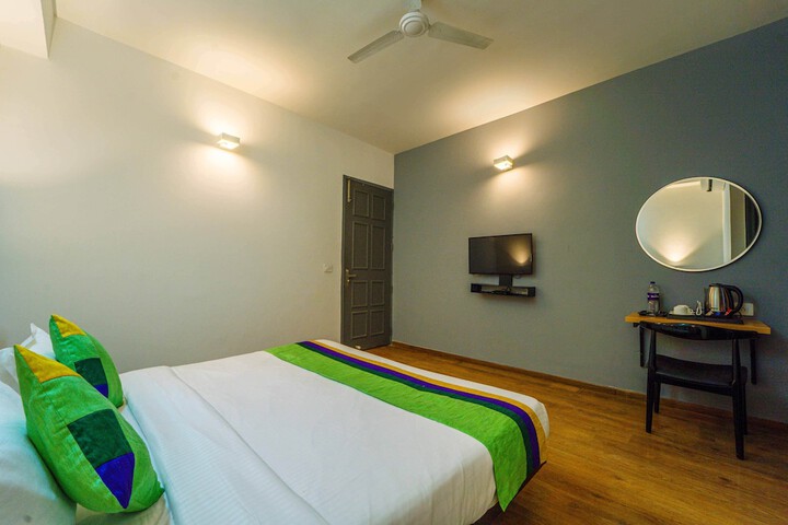 Room 12 of 34