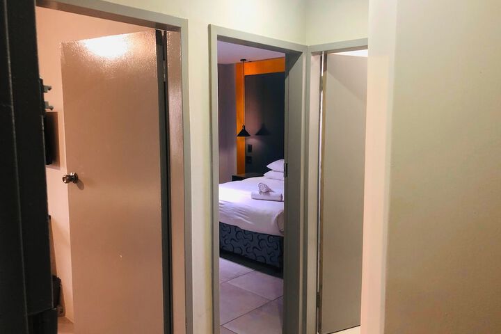 Room 33 of 241