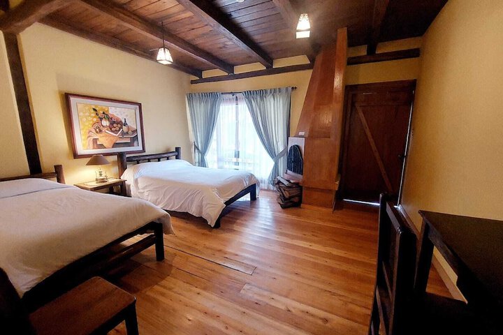 Room 4 of 12