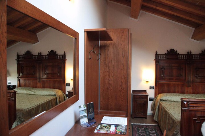 Room 7 of 8