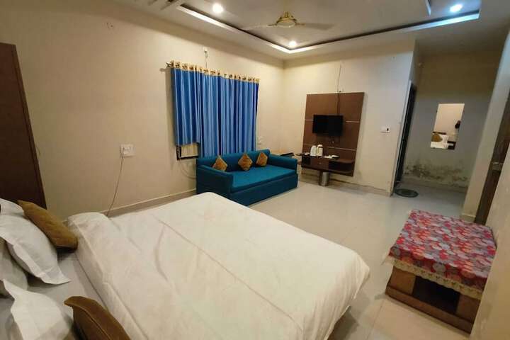Room 3 of 9
