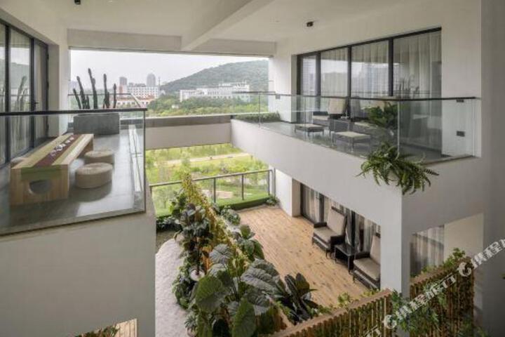 Jade Crystal Hotel (Jiaojiang Ocean World Store)