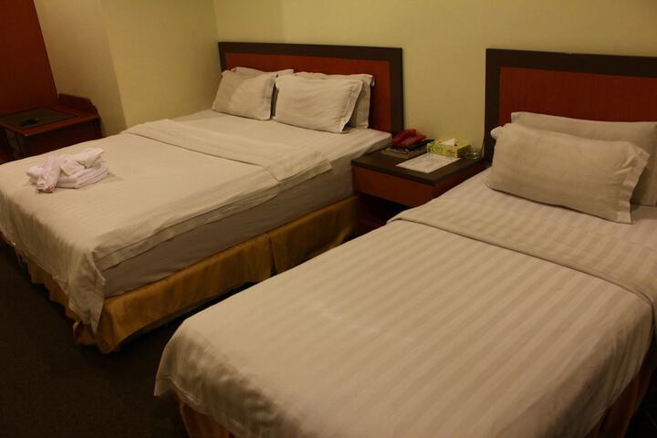 Room 9 of 63