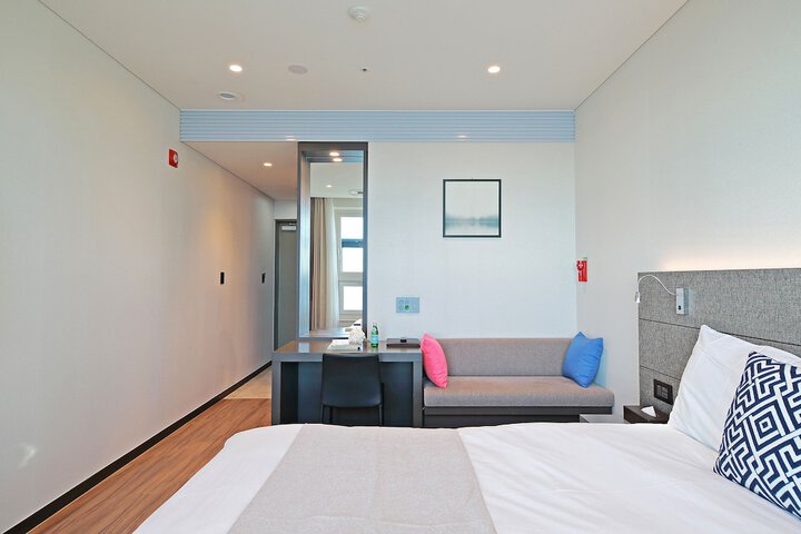 Room 12 of 93