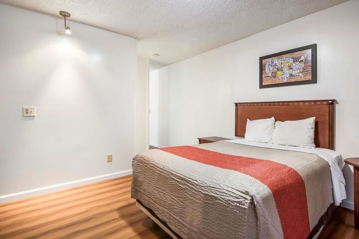 Room 10 of 20