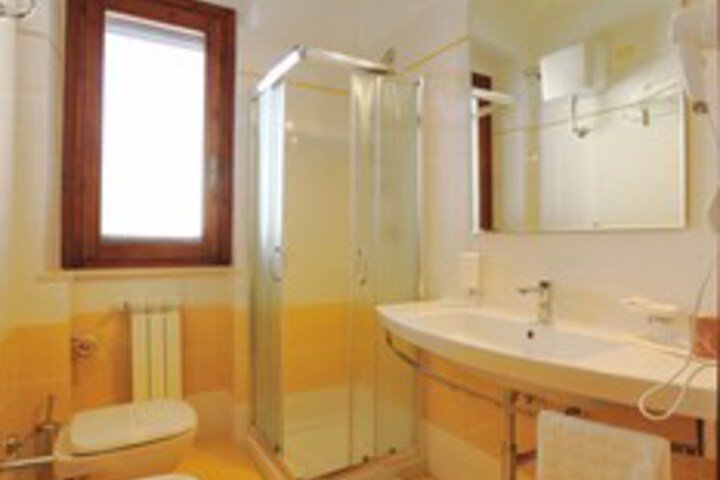Room 2 of 31
