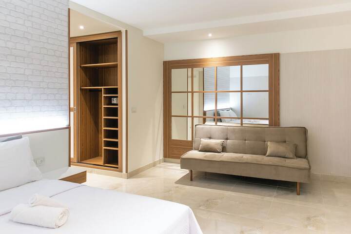 Room 10 of 83