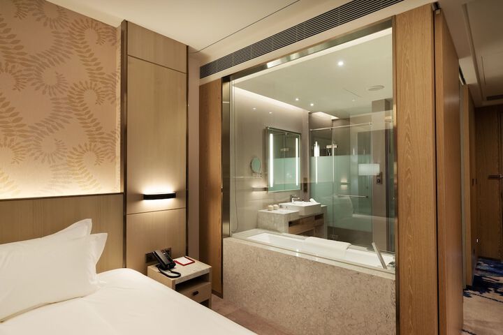 Room 5 of 82
