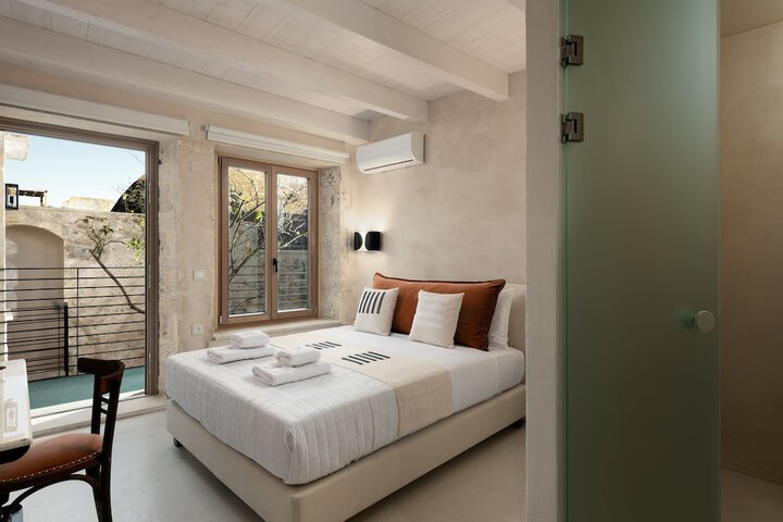 Room 21 of 62