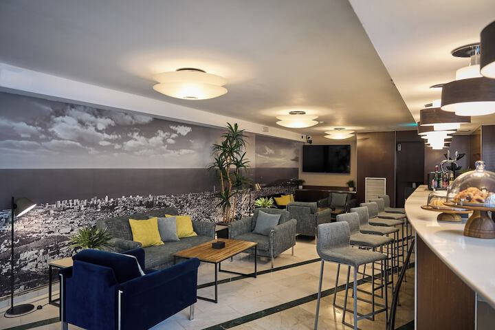 Lounge 61 of 66