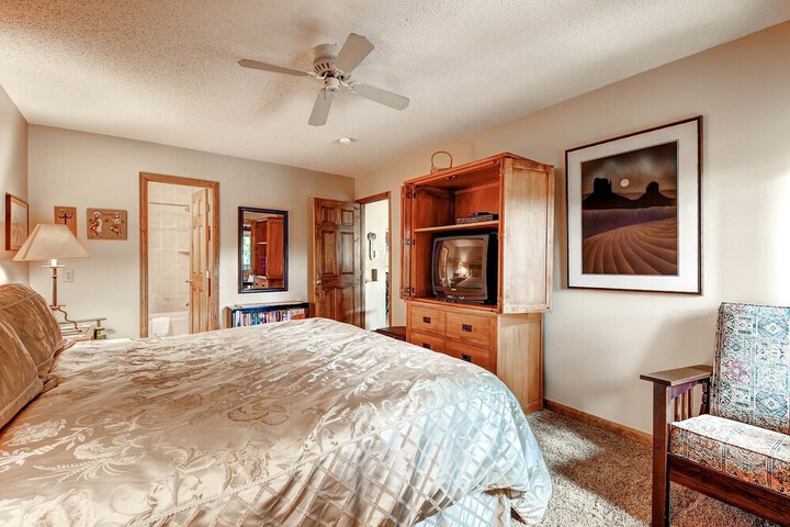 Room 12 of 17