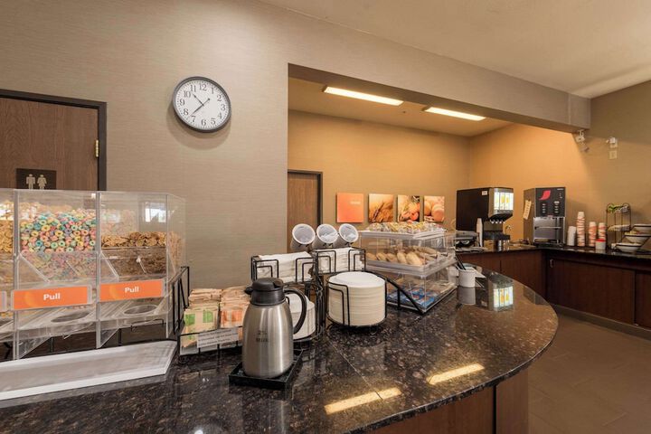 Breakfast/Coffee Service 115 of 132