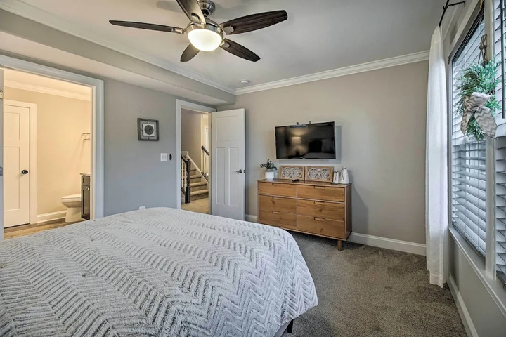 Image of Downtown Fredericksburg Home w / Large Patio!