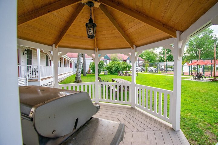 Hotel Exterior 30 of 43