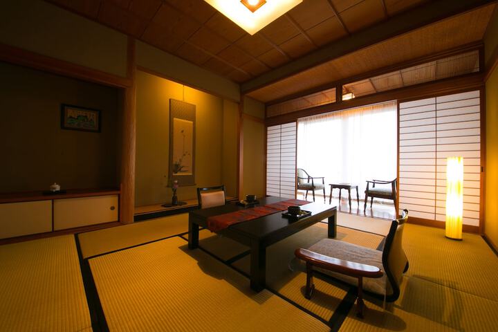 Room 11 of 37