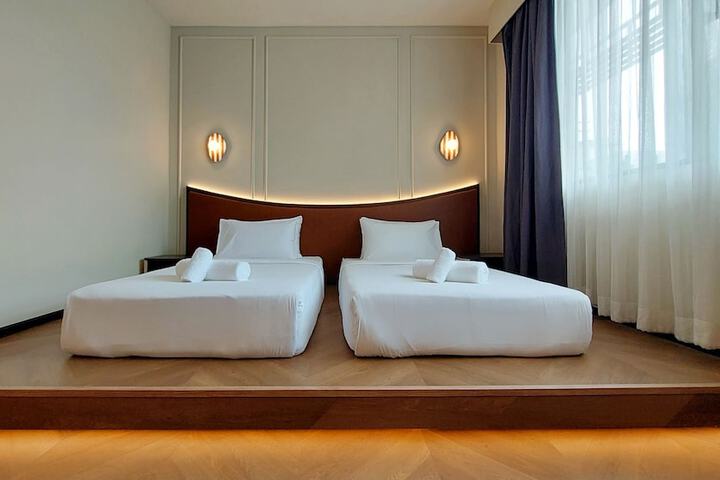 Room 44 of 96