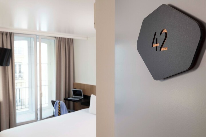 Room 6 of 22