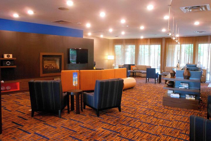 Lobby lounge