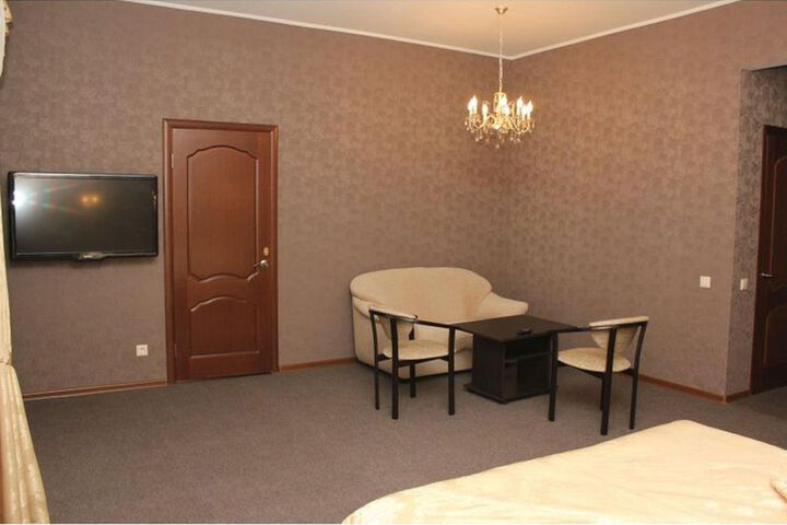 Room 9 of 10