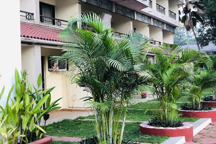 Hotel Exterior 1 of 30