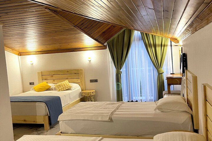 Room 8 of 16