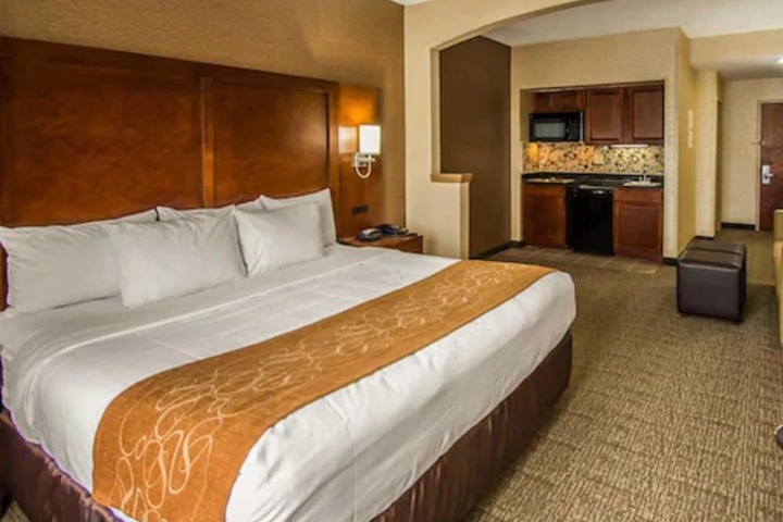 Suite 2 Queen Beds (50 of 51)