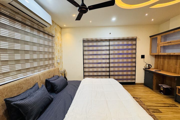 Room 8 of 20
