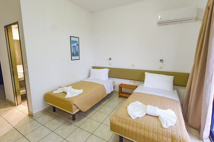 Room 7 of 33
